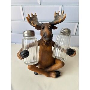 Rivers Edge Products Sitting Moose Salt and Pepper Shaker‎ Holder Set